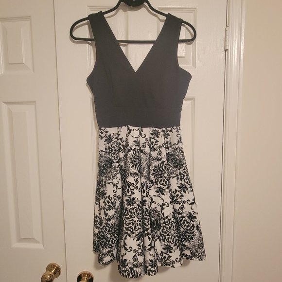 $10 Clean Out Sale - Picture 1 of 4